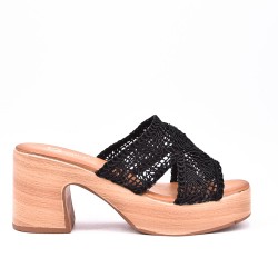 Sandale brodée pour femme