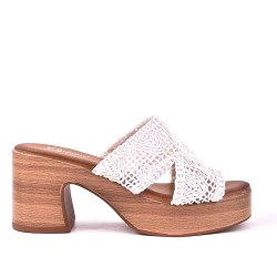 Sandale brodée pour femme