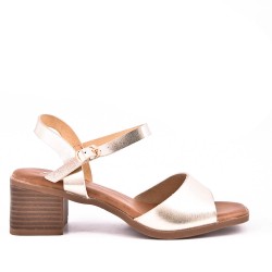 Sandale talon moyen en simili daim