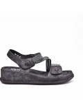 Mixed-materials sandal
