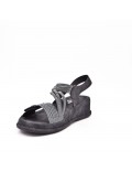 Mixed-materials sandal