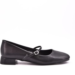 Heeled ballerina with a strap