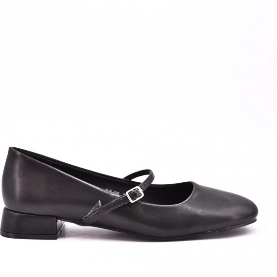 Heeled ballerina with a strap