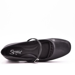 Heeled ballerina with a strap