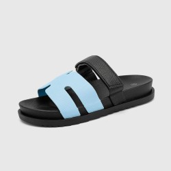 Sandalias de doble tira con cierre ajustable – suela cómoda