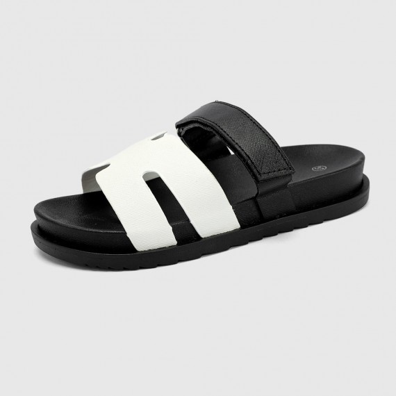 Sandalias de doble tira con cierre ajustable – suela cómoda
