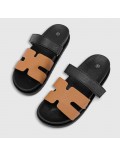 Sandalias de doble tira con cierre ajustable – suela cómoda