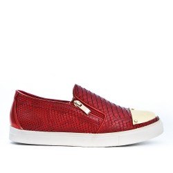 Basket rouge zippée à motif croco 