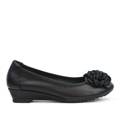 Black comfort ballerina with flower pattern and small heel