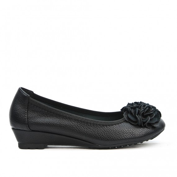 Black comfort ballerina with flower pattern and small heel