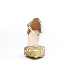 Golden sandal with a rhinestone tip
