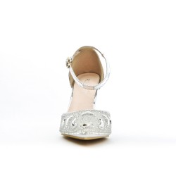 Silver sandal with a rhinestone tip