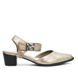 Golden sandal with pointed toe