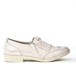 Beige Derby con flequillo