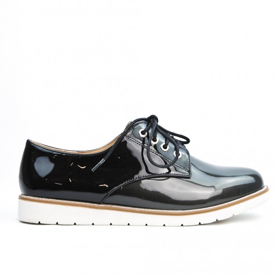 Black Derby in lace-up lacing