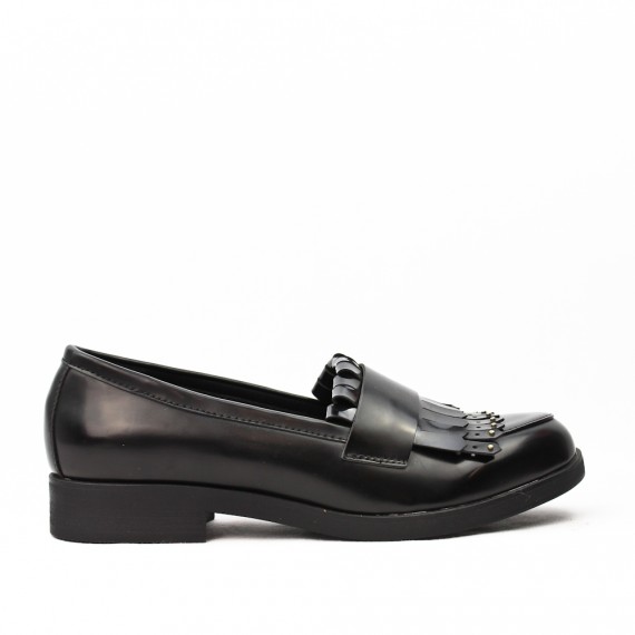 Black imitation leather moccasin with bangs