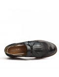 Black Derby in faux leather with bangs