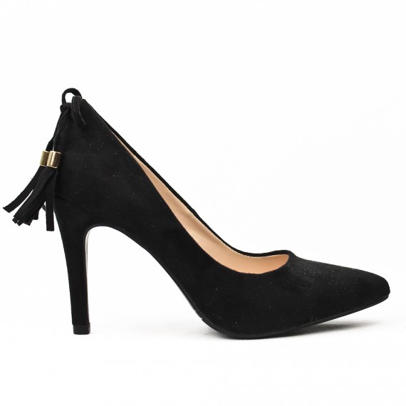 Black pump with pompom on the back