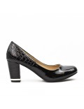 Black patent leather pump