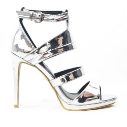 Silver sandal in metallic varnish