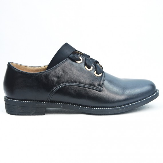 Black Derby with ribbon lace