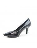 Black patent leather pump