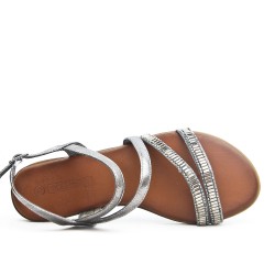 Sandalia plana gris con diamantes de imitación