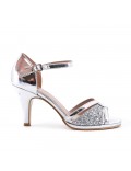 Silver sandal in patent heel
