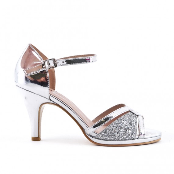 Silver sandal in patent heel