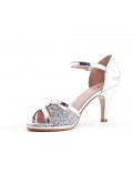 Silver sandal in patent heel