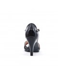 Black sandal in patent heel