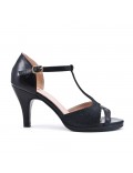 Black sandal with heel