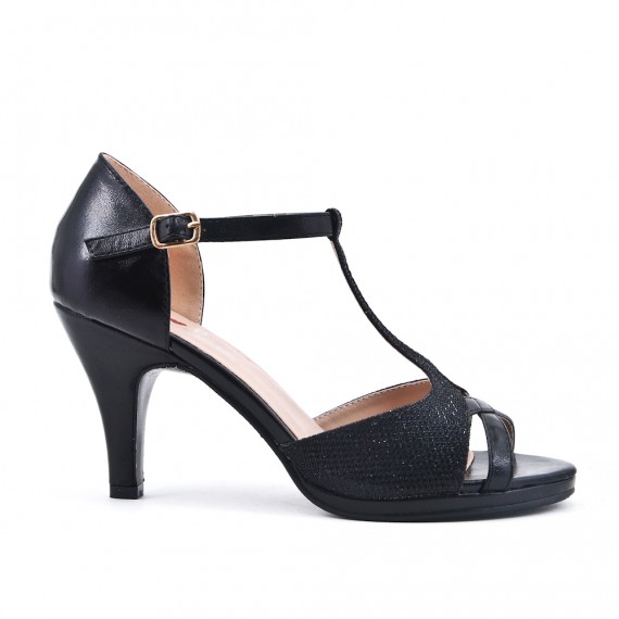 Black sandal with heel