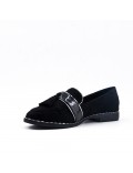 mocasín negro con pompón