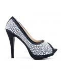 Black pump with pearl and heel