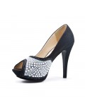 Black pump with pearl and heel