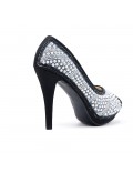 Black pump with pearl and heel