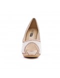 Champagne pump with pearl and heel