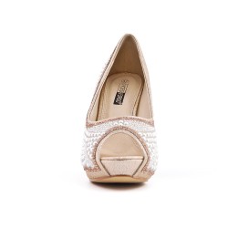 Champagne pump with pearl and heel