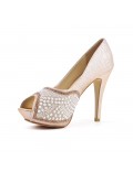 Champagne pump with pearl and heel