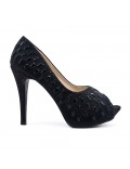 Black pump with rhinestones and heel