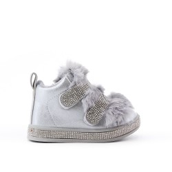 Furry girl boot with strasse