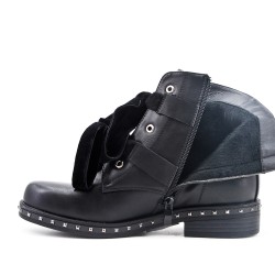 Black imitation leather boot with ribbon lace