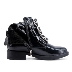 Bottine noire en vernis à bride bouclée