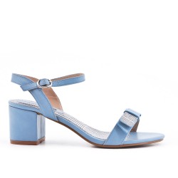Sandalia de piel imitación azul con tacón