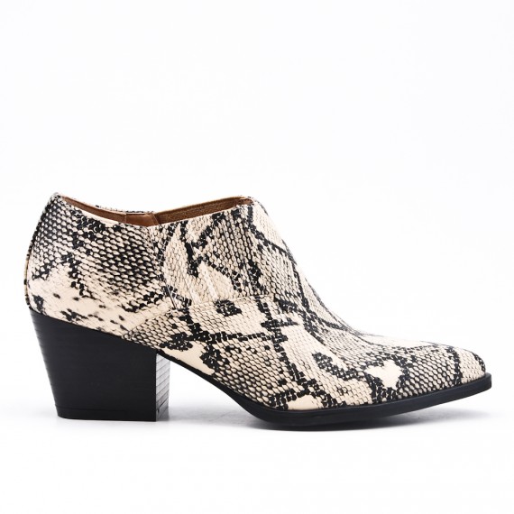 Snake shoe with small heels