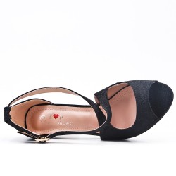 Shiny black sandal with heel