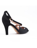 Shiny black sandal with heel