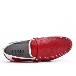 Mocassin rouge en simili daim perforé
